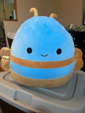 Squishmallows Adopt Me! Queen Bee